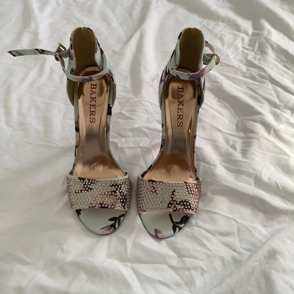 Bakers  size 7 new